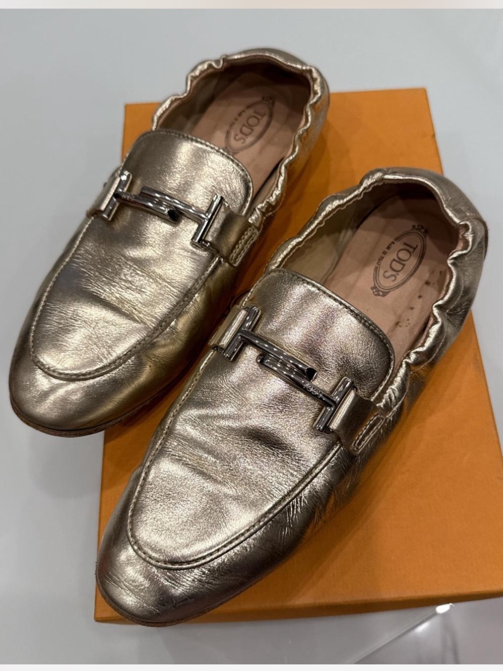 TOD'S Metallic Gold Leather Loafers size 39